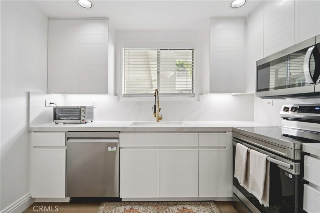 2253 Martin Street 321