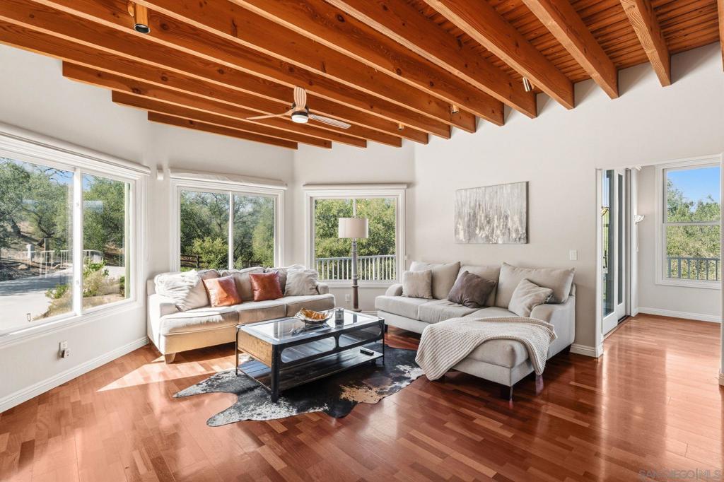 26285 Calle De Encinas