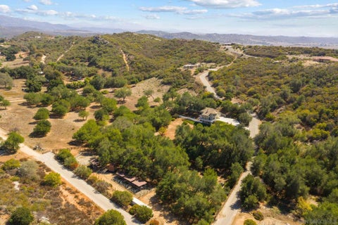 Photo of 26285 Calle De Encinas, Valley Center, CA 92082 (MLS # 260025210SD)