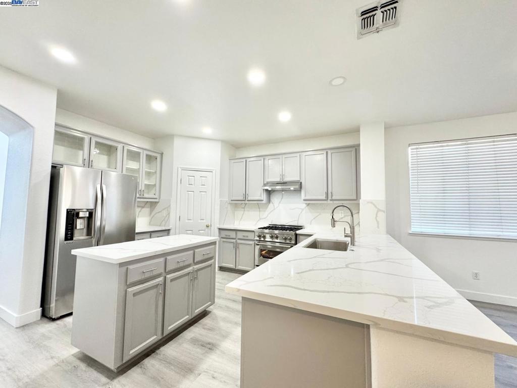 A Stunning Home in Diablo Grande with gated community. One bedroom and one full bathroom downstairs. Recently updated with brand new counters in the kitchen, new carpet, fresh paint throughout the house. Private court location with direct access to the scenic Grapevine. This home’s well-thought-out floor plan features both upstairs and downstairs living spaces, ideal for large families or those who love to entertain. A spacious loft adds additional versatility to the home. Enjoy breathtaking views of the rolling hills, adding an extra touch of tranquility and charm to this already exceptional property. The Diablo Grande community is renowned for its quiet, picturesque setting and strong sense of community, making it a perfect place to call home. With its fantastic location and impressive features, this listing is sure to be in high demand.