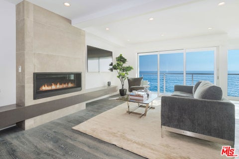 Photo of 19562 PACIFIC COAST Highway, Malibu, CA 90265 (MLS # 26985433)