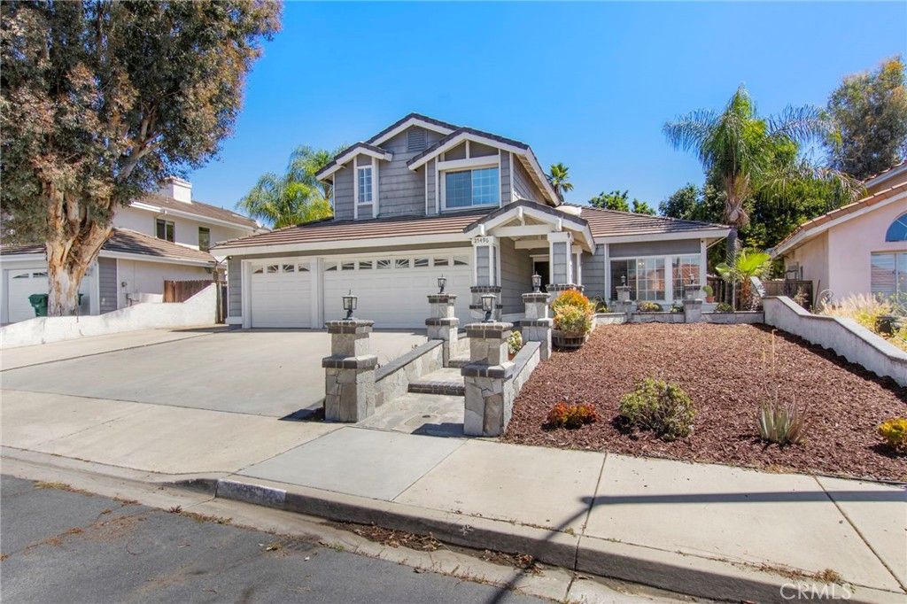 Photo of 25496 Blackthorne Dr, Murrieta, CA 92563 (MLS # SW26082597)