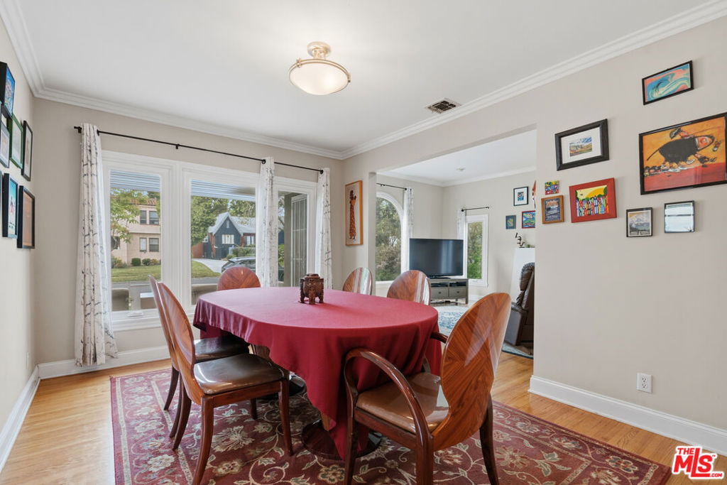 1612 S Genesee Avenue