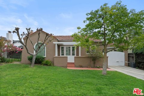 Photo of 1612 S Genesee Avenue, Los Angeles, CA 90019 (MLS # 26663013)