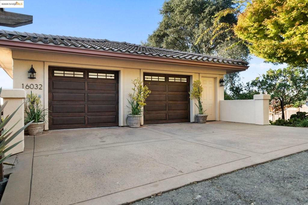 Photo of 16032 Broadway Ter Ter, Oakland, CA 94611 (MLS # 41115638)