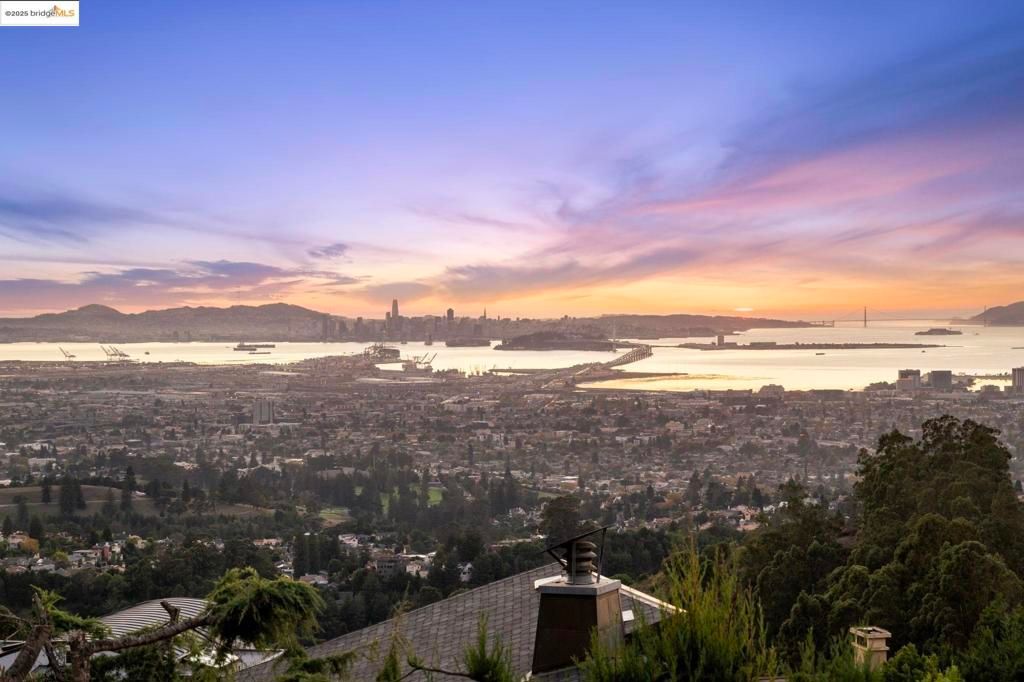 Photo of 16032 Broadway Ter Ter, Oakland, CA 94611 (MLS # 41115638)
