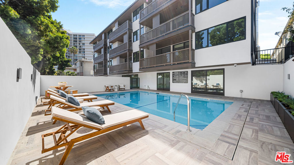 153 San Vicente Boulevard 2F