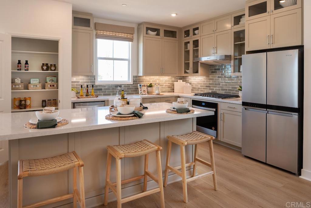 512 Avenida Centro 114