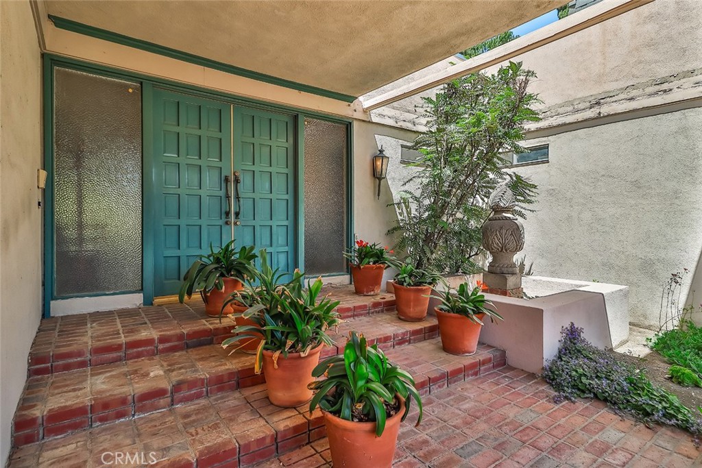 Properties 2 17154 Marilla Street