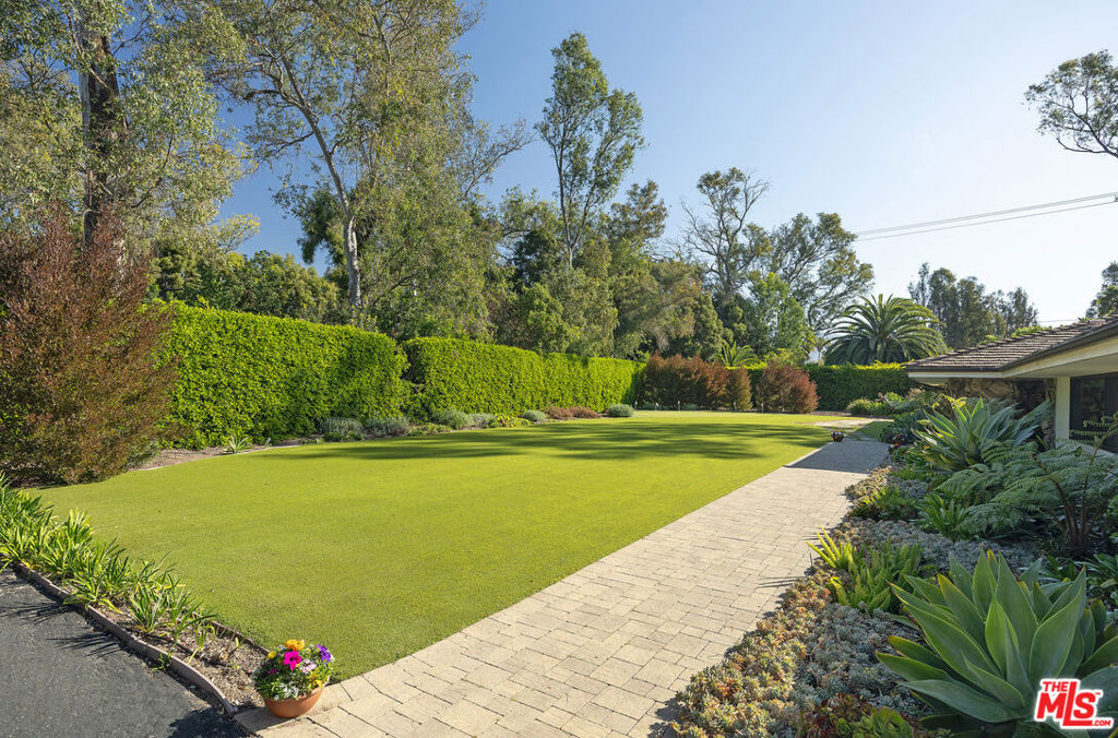210 Las Palmas Drive