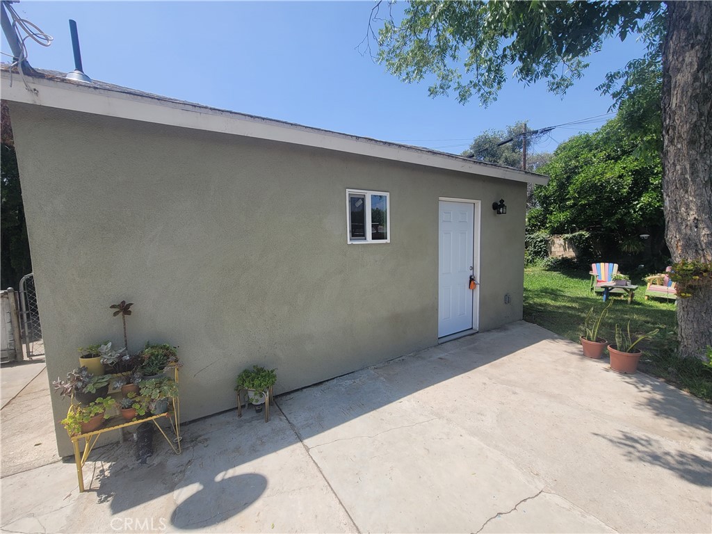 Single-Story 1-Bedroom Back House in Redlands! Tile Flooring throughout the Living Room, Kitchen, and Bedroom. Kitchen includes a Stove/Oven (electric) and Microwave. The Bathroom features a Free-Standing Shower and Vanity Basin. A Mini-Split AC/Heat Unit warms and cools the home. Street Parking Only and No Washer/Dryer Hookups on Site. This is an All-Electric Home--no gas bill to pay. An additional Flat Rate of $50 Covers Water, Trash, and Sewer! 1 Small Dog--No Cats Please.
