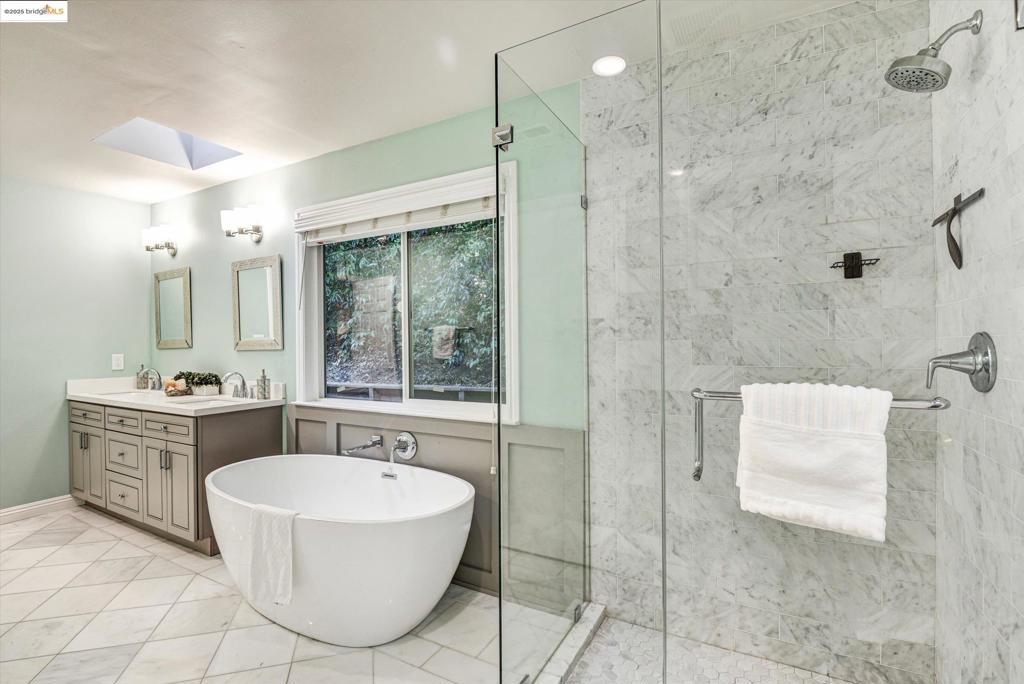 CHARLES HILL - Residential