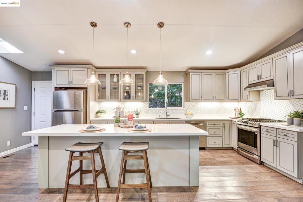 CHARLES HILL - Residential