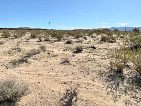Photo of 0 0 North of Sonora, Joshua Tree, CA 92252 (MLS # JT25220332)