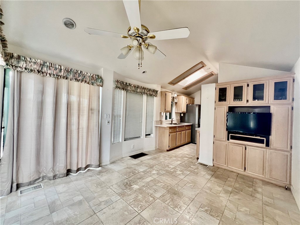 1295 S Cawston 429
