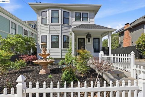 Photo of 1841 Vine St, Berkeley, CA 94703 (MLS # 41129960)