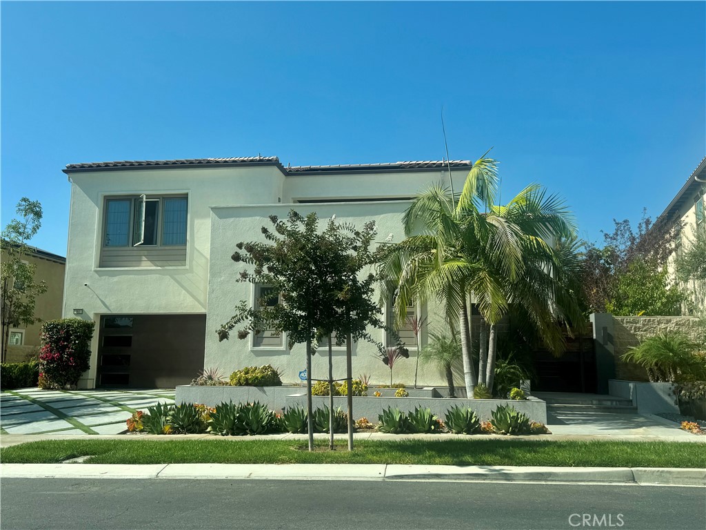 Located in Altair, the 24-hours guarded gate community. The gorgeous Casita suite separated rented, which has independent doorway in and out and front yard. Landlord provides microwave, small fridge and washer but there is no kitchen and dryer in the unit. No kitchen and laundry access to the main building. Street parking only. 6 minutes’ drive to the nearest shopping plaza Woodbury, and 3 minutes’ drive to Great Park area! Enjoy the safe and private environment in Irvine!
At least 3 months lease or longer only.