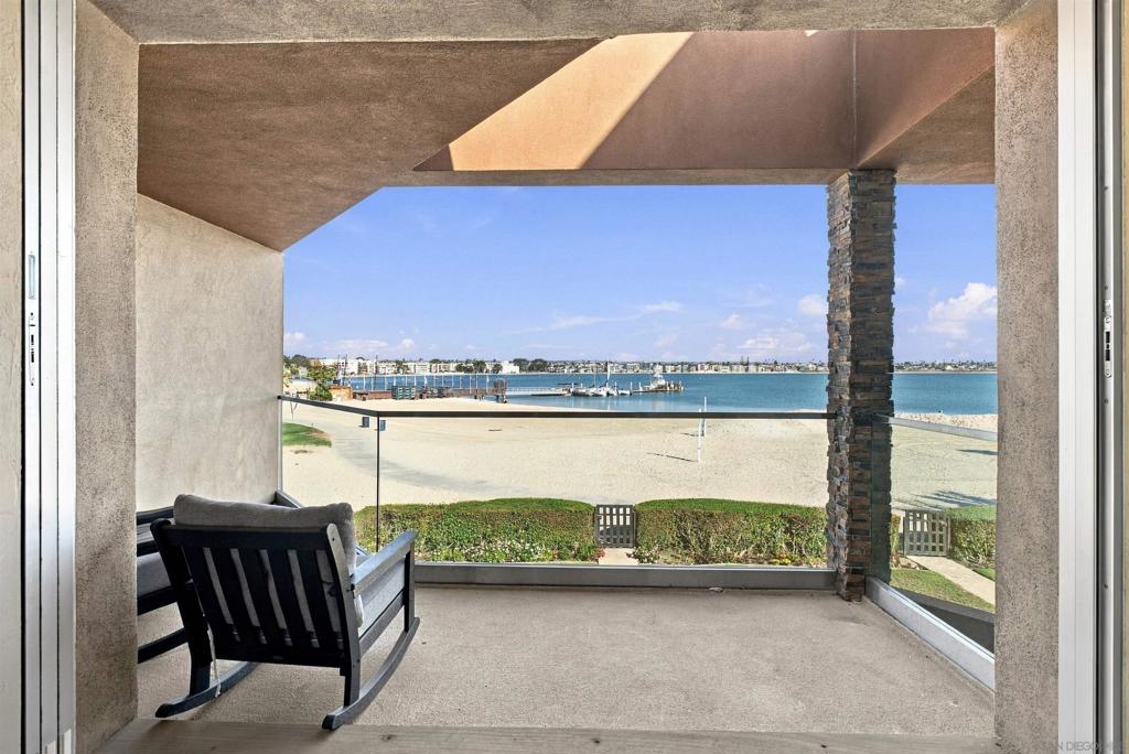 3958 60 Bayside Walk