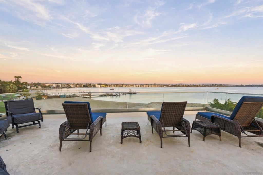 3958 60 Bayside Walk