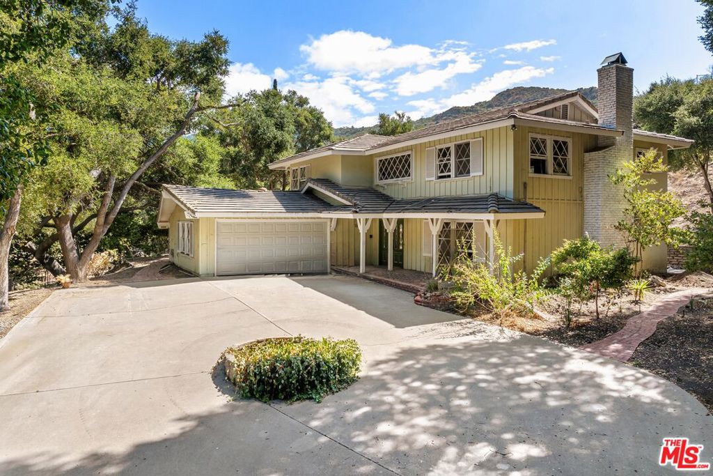 Permit-Ready Monte Nido Estate Rare, RTI Opportunity. A private, gated compound nestled between Malibu and Calabasas, this is Monte Nido at its finest. Nearly 2 acres of flat, usable land with RTI permits in hand for a 3,500 sq ft main house, a permitted guest house, and plans for a 7-car barn-style garage and pool house. This one checks every box: professional tennis court, horse stalls, multiple structures, mature oak canopy, and total privacy. Whether you're building your dream retreat or investing in a generational asset, opportunities like this are nearly extinct in this tight-knit, ultra-desirable community. Moments from Malibu beaches and the best of Calabasas. Don't let this one pass.