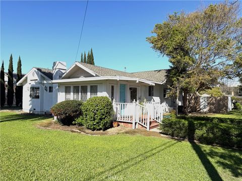 Photo of 4202 Locust Ave, Long Beach, CA 90807 (MLS # PW26035516)