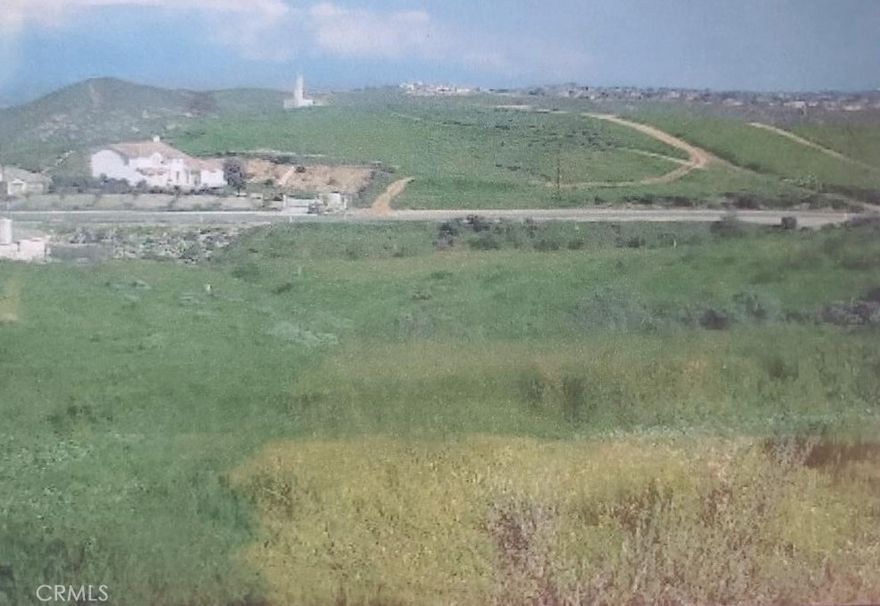 Ready for construction!! Come build your dream home a top the hillsides of Riverside. With 360 degree panoramic views, this lot's great location is a must see. Priced to sell. Adjacent lot, APN 269201035, is also available.