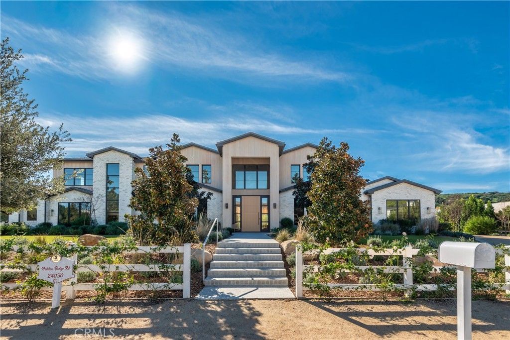 Photo of 24050 HIDDEN RIDGE Road, Hidden Hills, CA 91302 (MLS # SR26017152)