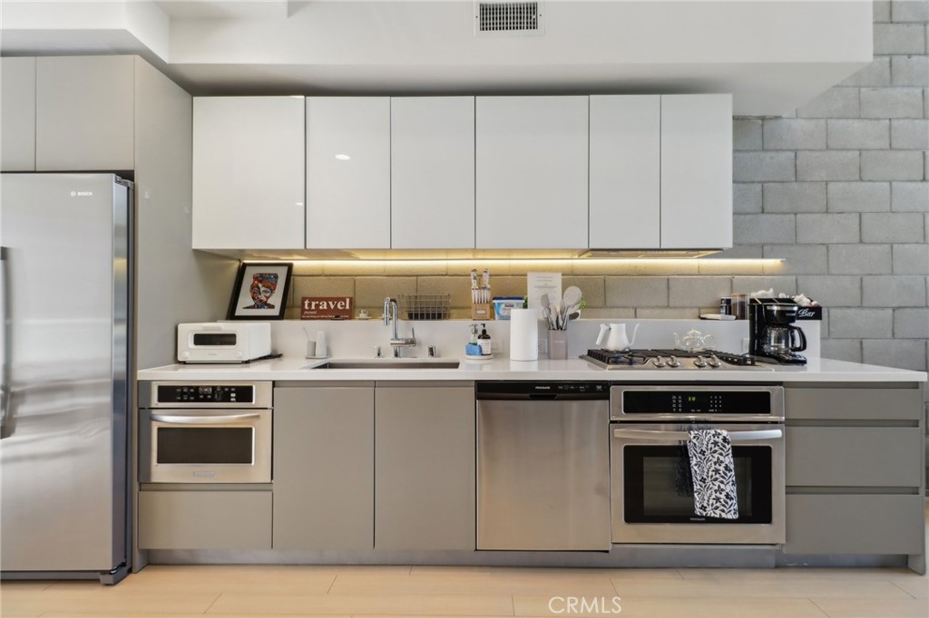 Properties 4 3450 Cahuenga Boulevard W 905