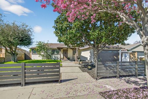 2610 N Deodar Santa Ana CA 92705