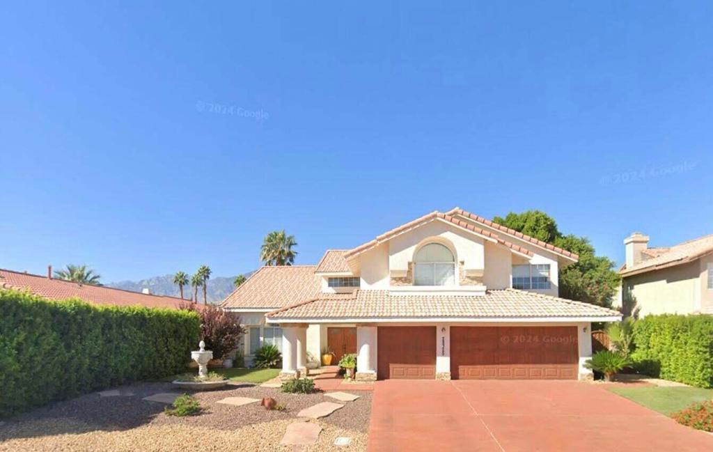 This beautiful property in a cozy and quiet neighborhood is now on the market! Enjoy the great views, open floor plan, tall ceilings, refreshing pool and large spaces to entertain guests. Owners looking to downsize but have lived here comfortably for a very long time.Please text listing agent before showing. Only pre-approved buyers, please. Virtual tours available.