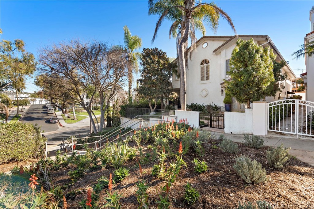 Corona del Mar South of PCH (CDMS) - Residential Lease