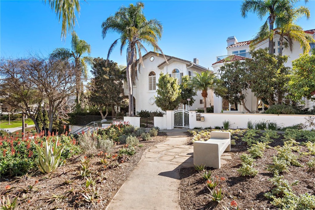 Corona del Mar South of PCH (CDMS) - Residential Lease