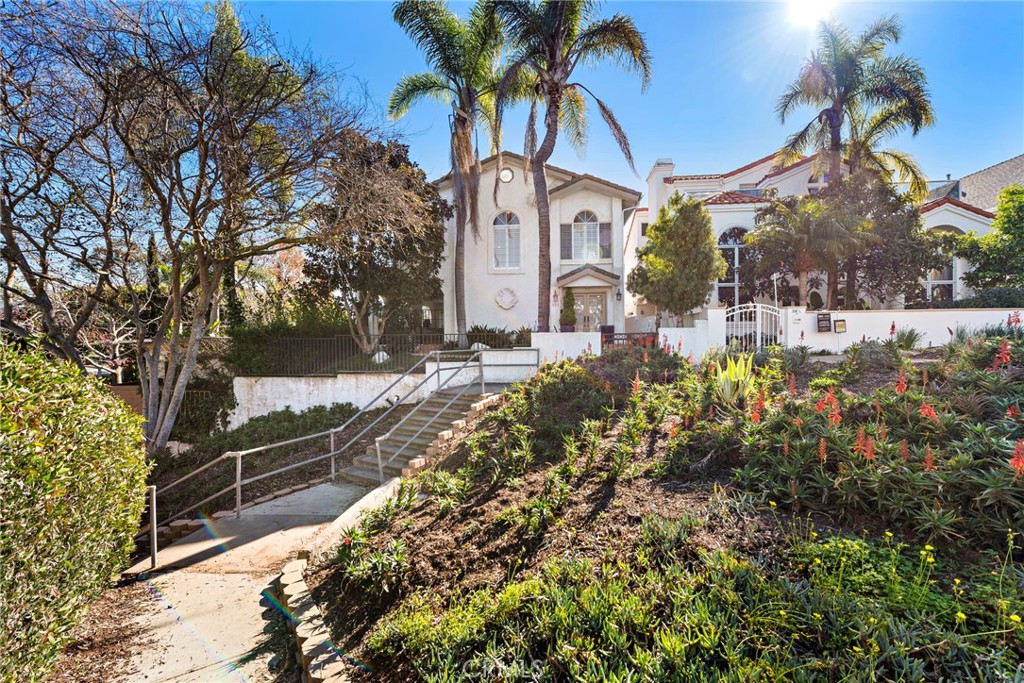 Corona del Mar South of PCH (CDMS) - Residential Lease
