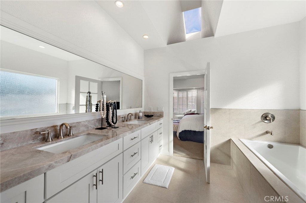 Corona del Mar South of PCH (CDMS) - Residential Lease