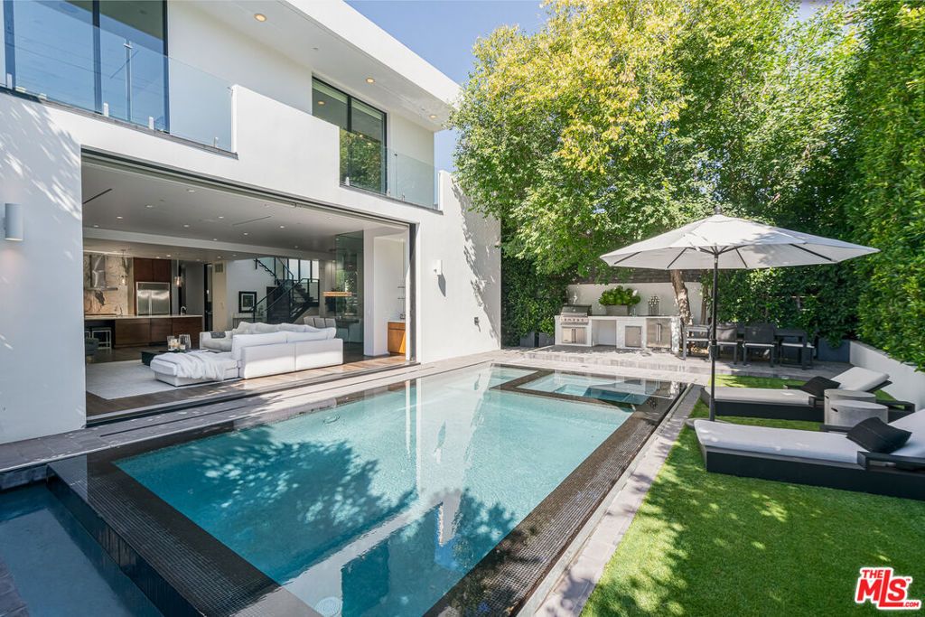 Photo of 128 S Almont Drive, Los Angeles, CA 90048 (MLS # 25579857)