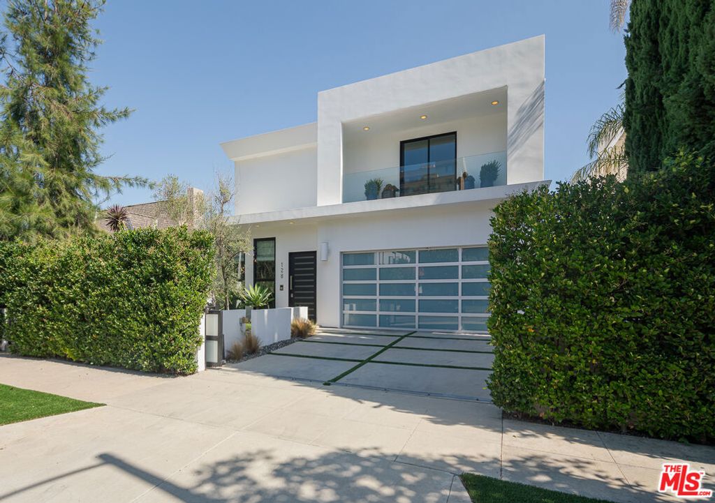 Photo of 128 S Almont Drive, Los Angeles, CA 90048 (MLS # 25579857)