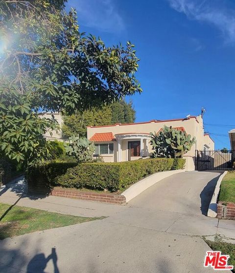 Photo of 1030 S St Andrews Place, Los Angeles, CA 90019 (MLS # 25607043)