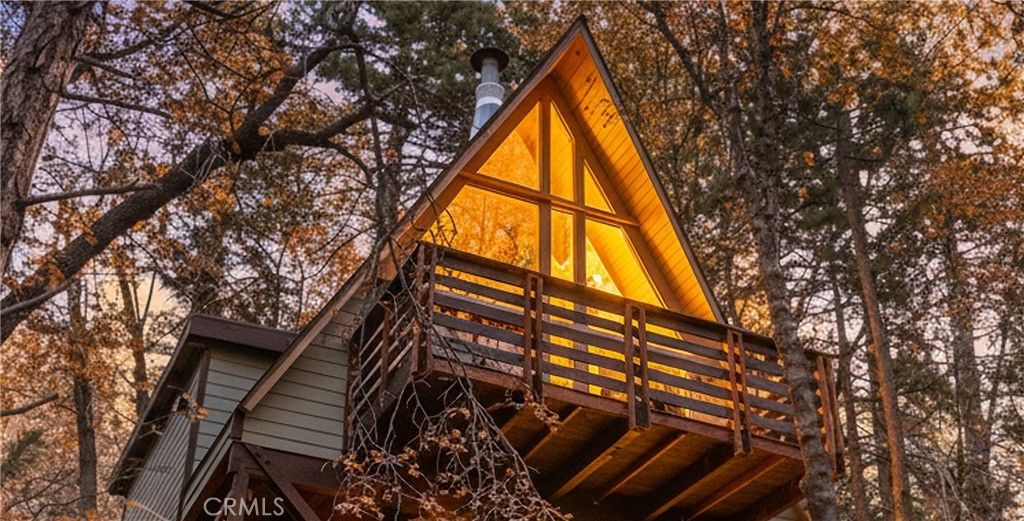 Photo of 32703 Tulip Lane, Arrowbear, CA 92382 (MLS # SR25278942)