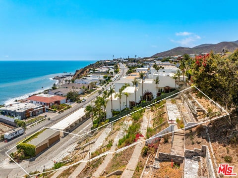 Photo of 18133 Coastline Drive, Malibu, CA 90265 (MLS # 26855311)