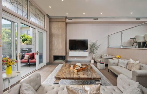 Photo of 5315 White Oak, Encino, CA 91316 (MLS # SR26049129)