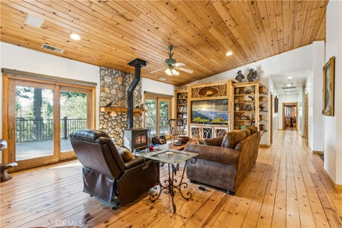 Photo of 268 Cedarbrook Dr, Twin Peaks, CA 92391 (MLS # IV26022493)