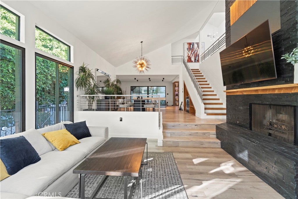 Photo of 2650 Lisco Place, Los Angeles, CA 90046 (MLS # SR26193754)