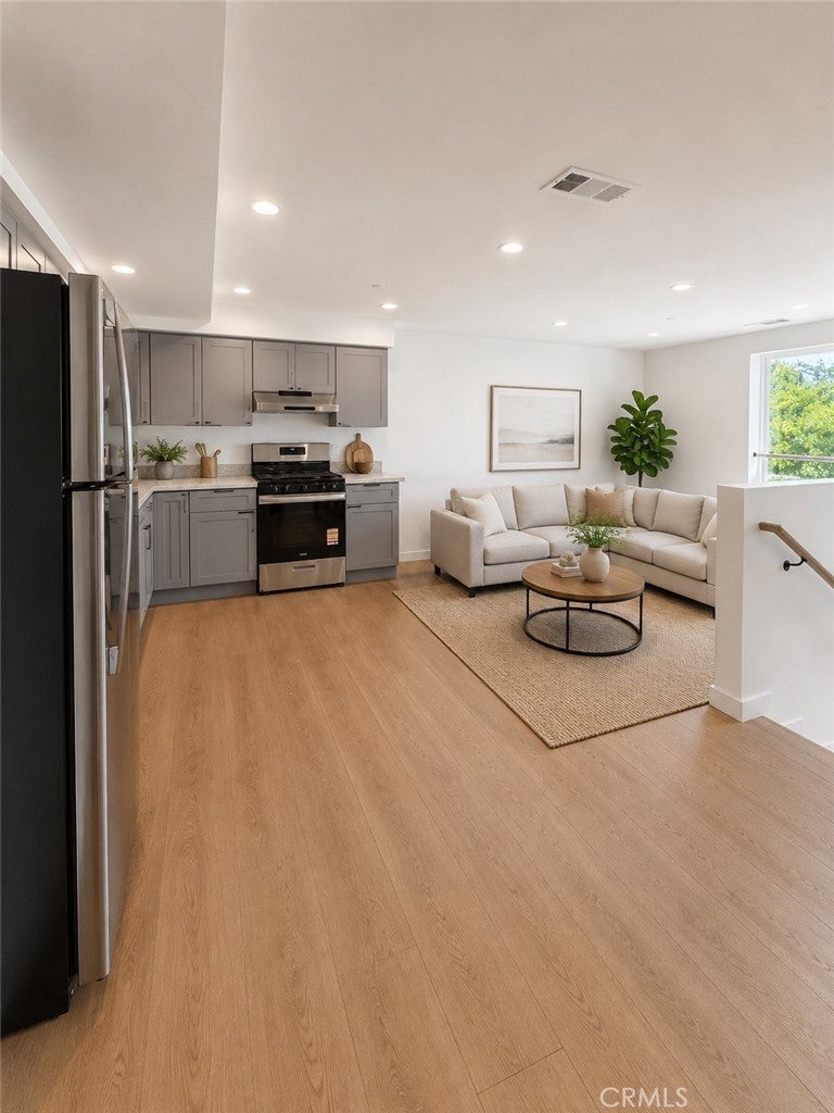 176 N Catalina Ave 405