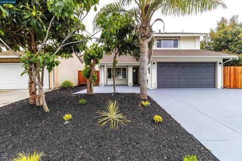 Photo of 2244 Grouse Way Way, Union City, CA 94587 (MLS # 41131646)