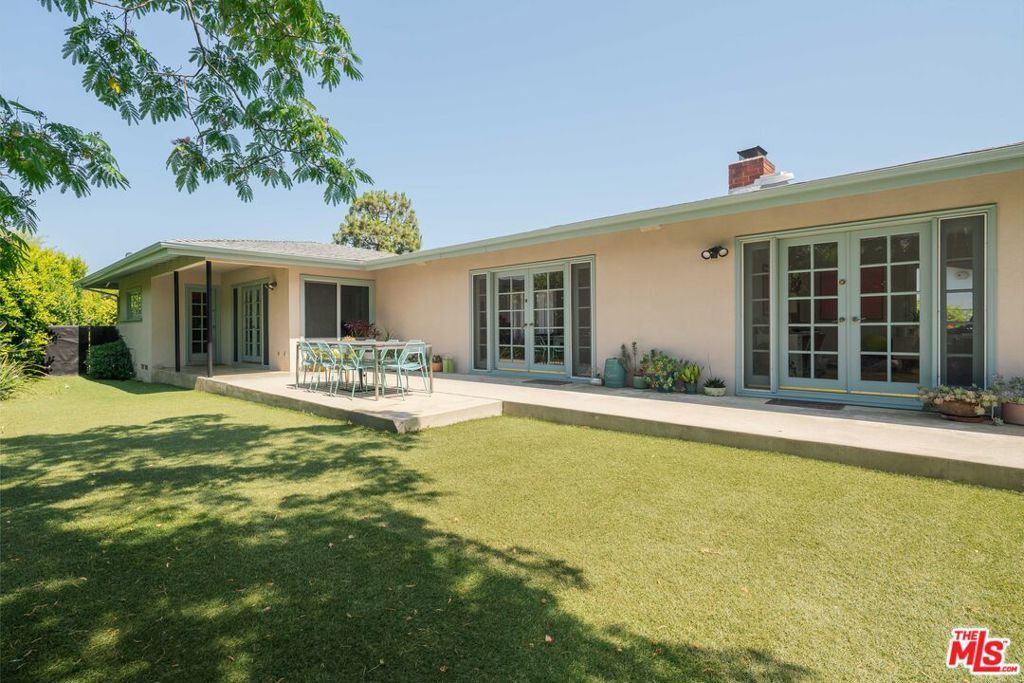 Photo of 2660 Byron Place, Los Angeles, CA 90046 (MLS # 25565007)
