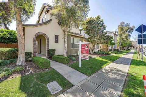 Photo of 156 W Moraga St St, Mountain House, CA 95391 (MLS # 41127514)