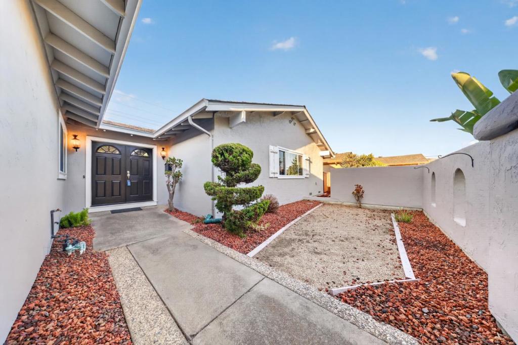 2729 Los Altos Drive