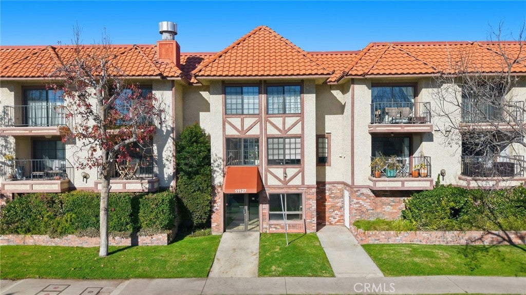 11127 La Maida 9, North Hollywood CA 91601