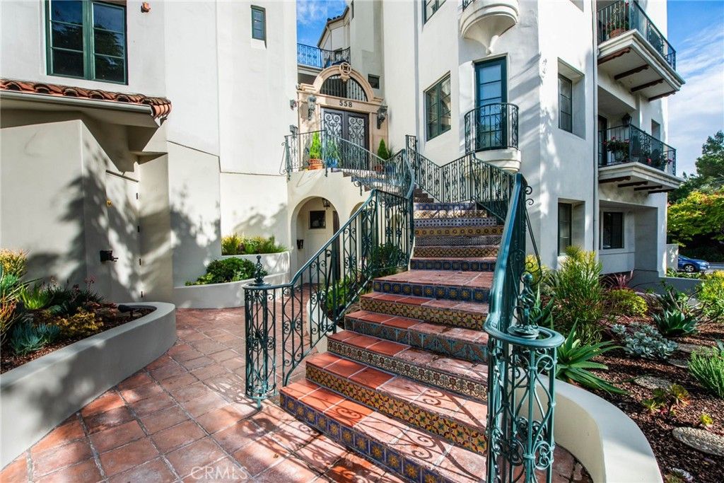 Photo of 558 Hillgreen Drive #207, Beverly Hills, CA 90212 (MLS # SR25263898)