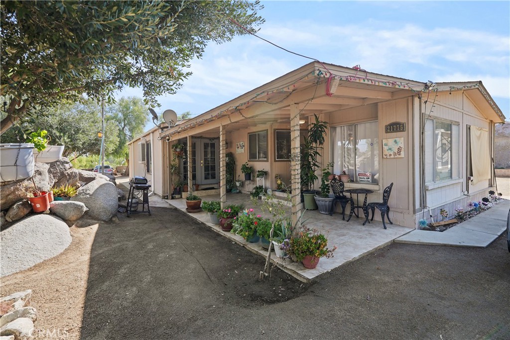 Welcome to 21775 River Rd in Perris, CA!
Discover the charm of ranch-style living on this spacious .51-acre property! This lovely mobile home offers 3 bedrooms and 2 bathrooms, making it the perfect retreat for families or anyone seeking a peaceful lifestyle. Enjoy the convenience of RV access and a shed for all your outdoor equipment and hobbies.
If you love outdoor living and a serene environment, this home is just for you! Embrace the tranquility and beauty of ranch life while enjoying all the modern amenities. Don't miss out on this fantastic opportunity to make this charming home your own.
Schedule your showing today and experience the vibrant ranch lifestyle!